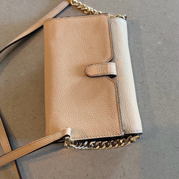 Michael Kors Beige Tan Pebbled Leather Crossbody with Gold Chain - Picture 5 of 7